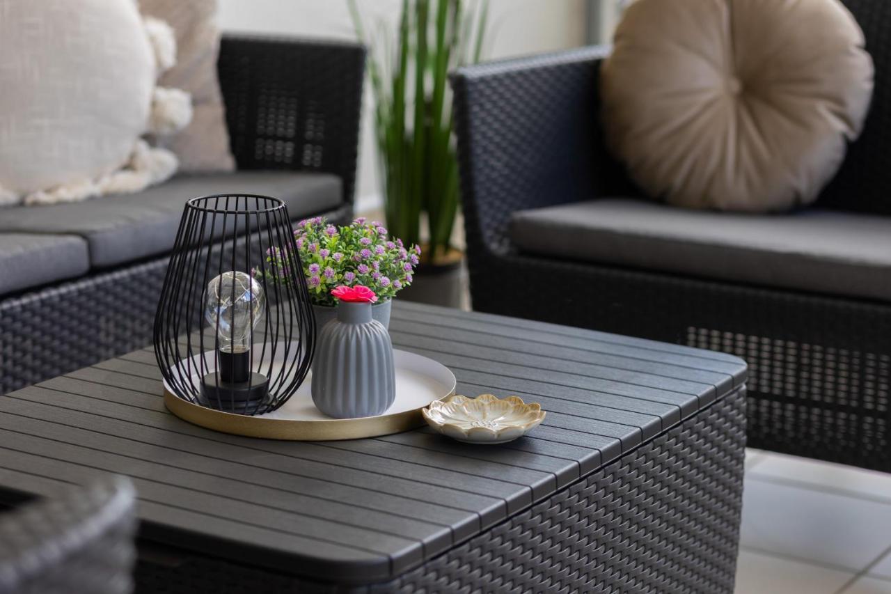 Deluxe Apartment Wronia 45 With Ac, Parking & Balcony By Renters Prestige Warsawa Bagian luar foto