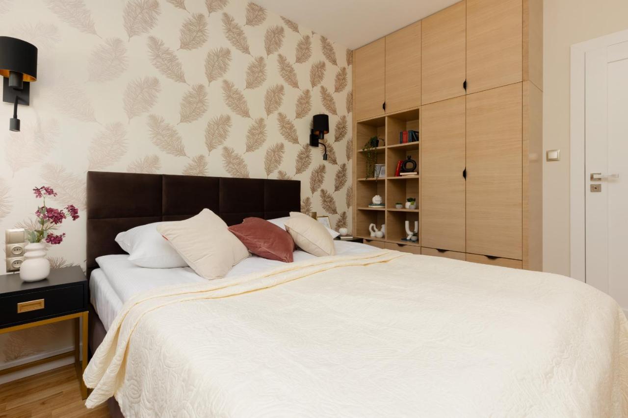 Deluxe Apartment Wronia 45 With Ac, Parking & Balcony By Renters Prestige Warsawa Bagian luar foto